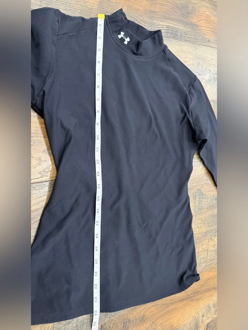 Under Armour Fitted Mock Neck Long Sleeve Athletic Top Base Layer, Youth Size XL